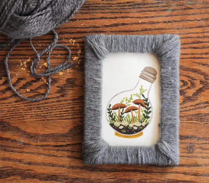 Yarn wrapper picture frame