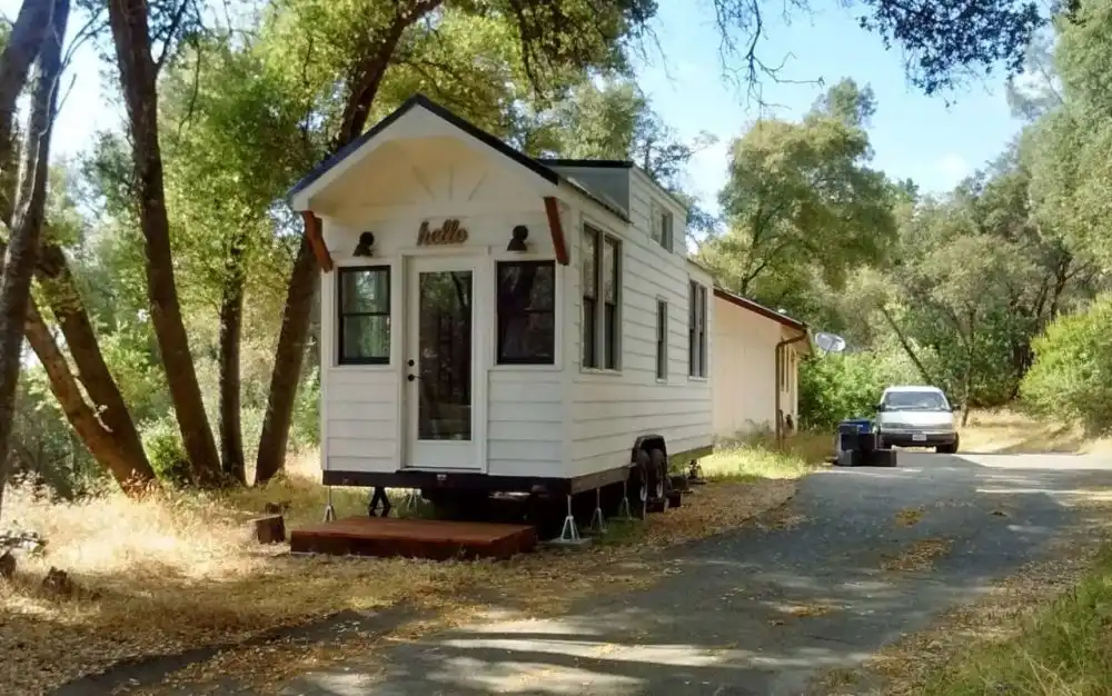 Yosemite Bass Lake Tiny House with Llamas