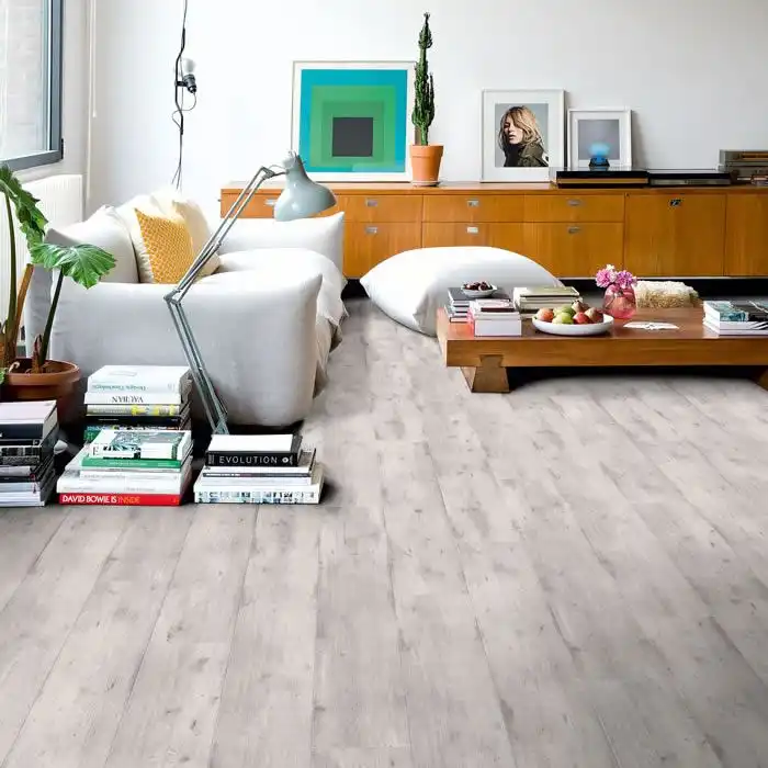 Youtful living room with laminate floor