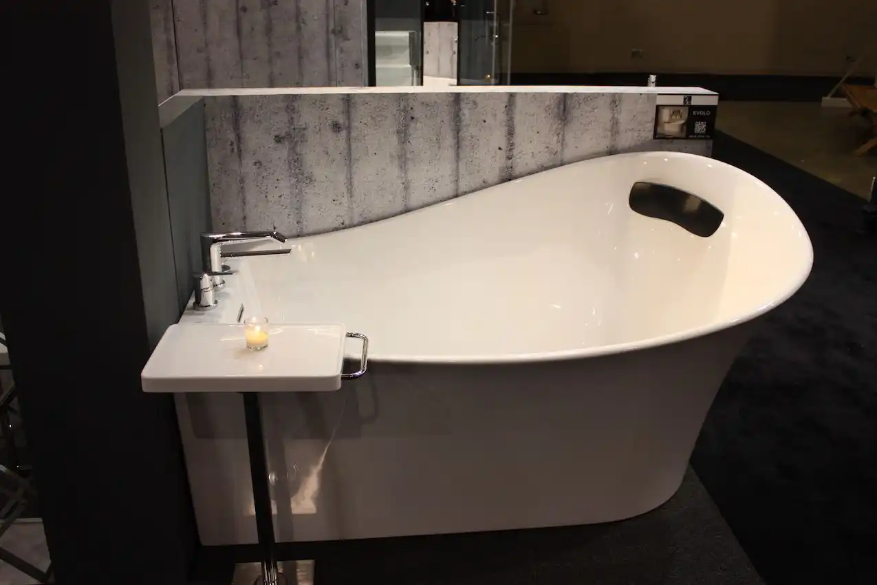 Zitta small corner freestanding tub