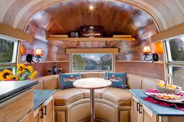 Airstream in mint condition travels3