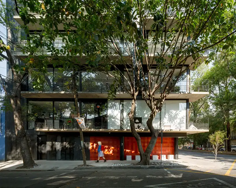 Arqmov workshop clads mexico city apartment building design