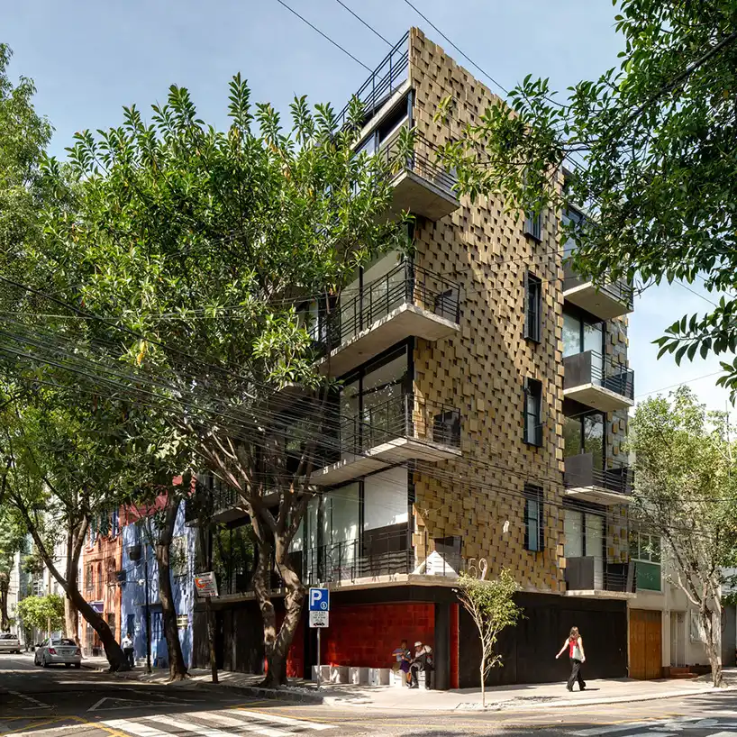 Arqmov workshop clads mexico city apartment building