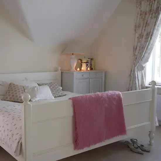 Attic bedroom ideas18