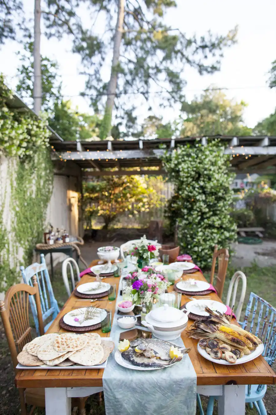 backyard-beautiful-party-decoration-love-the-rustic-design