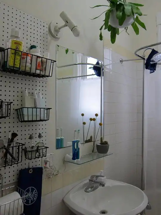 bathroom-pegboard-wall