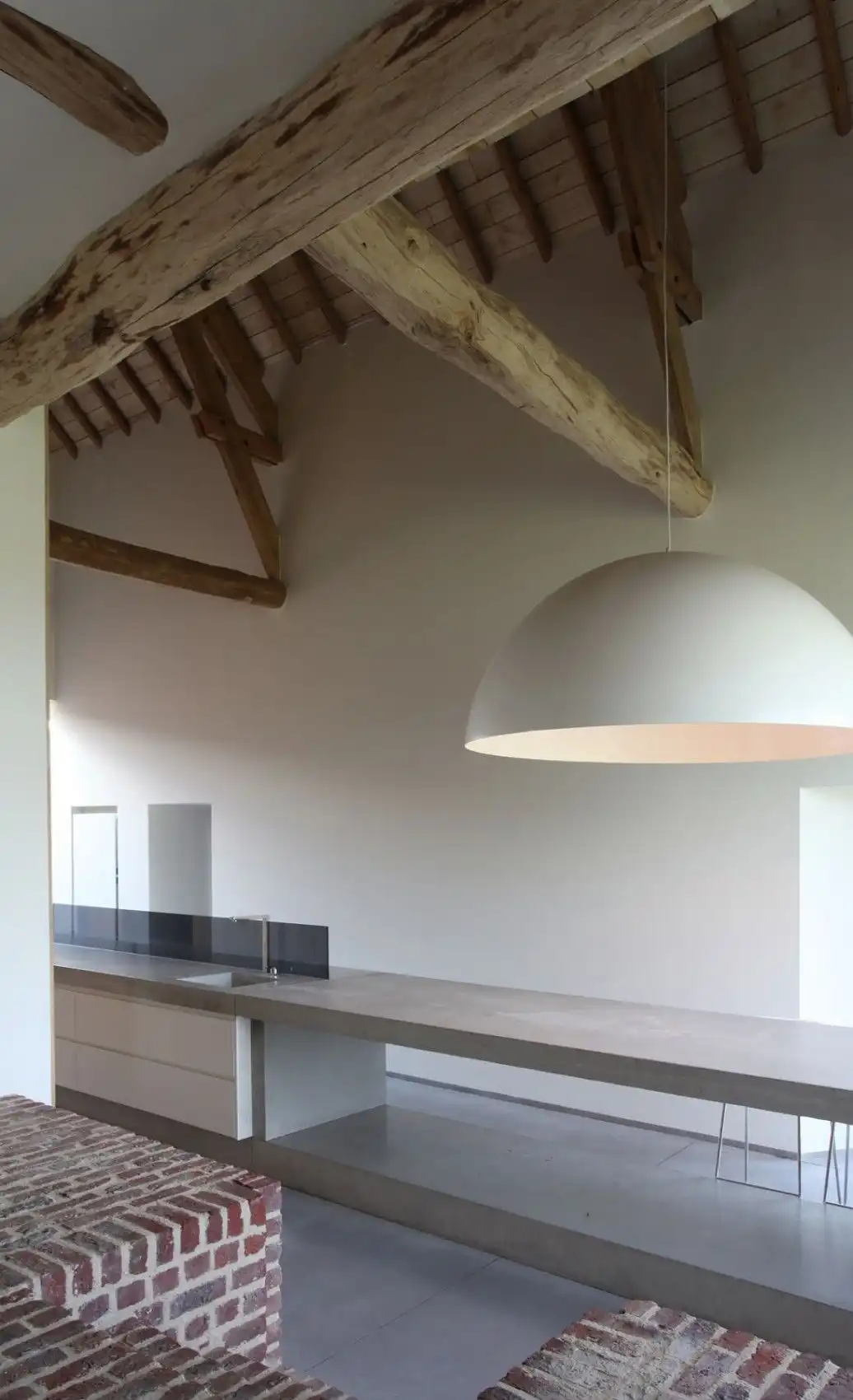 beautiful single family home in Gaasbeek concrete top table