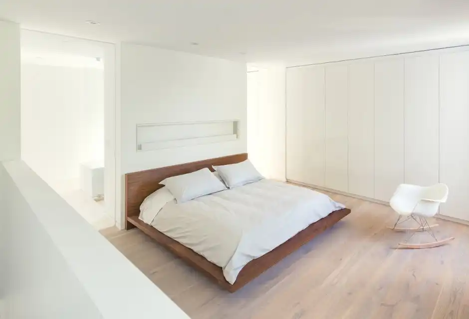 Bedroom with no night stants