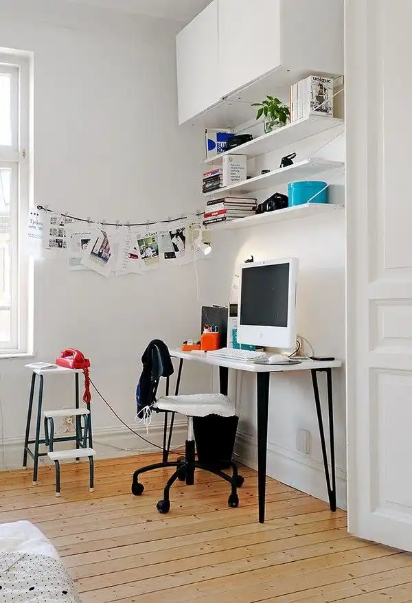 Black and white desk1