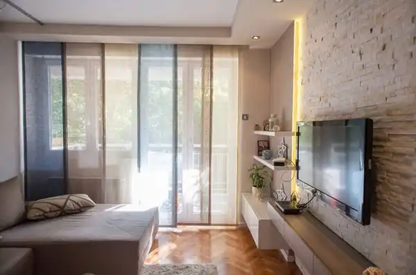 20 Ways To Incorporate Wall-mounted TVs and Shelves Into Your Decor