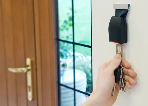 Buckle up key holder plugging in keys