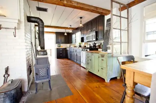 Cabin style kitchen design