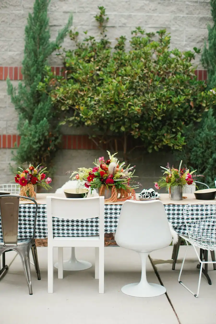 casual-party-table-decorations