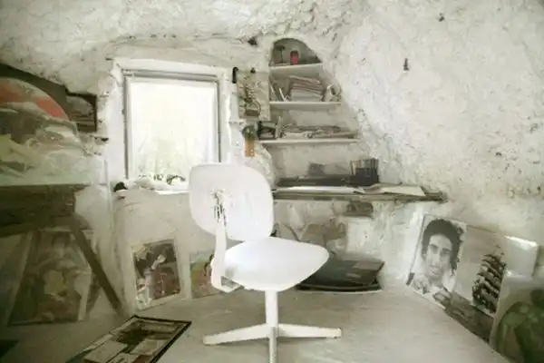 Cave house2