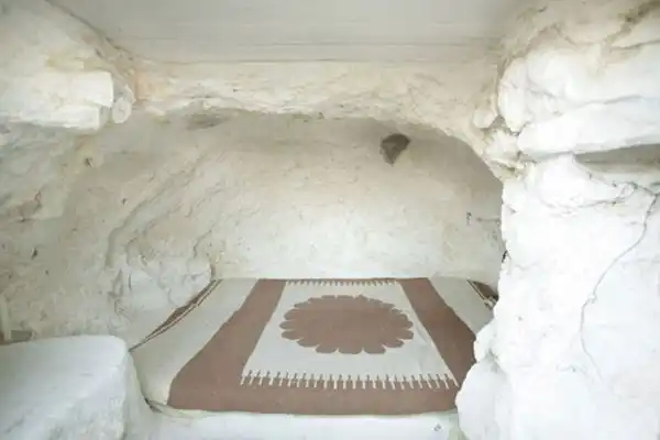 Cave house7