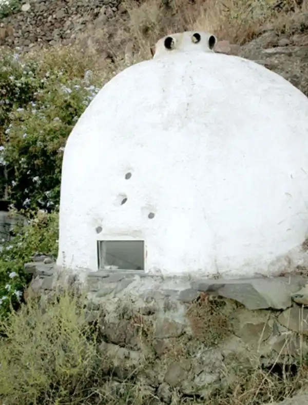 Cave house8