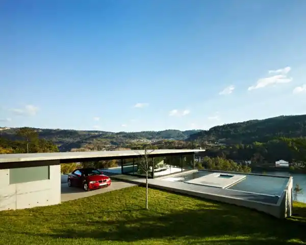 Contemporary residence amidst a stunning setting