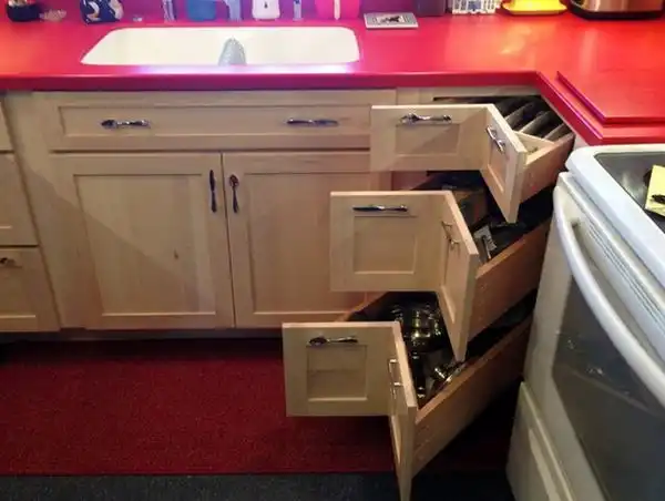 Corner drawers