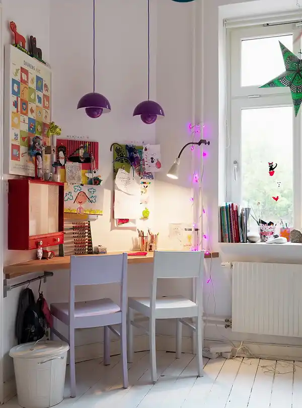 Corner kids desk