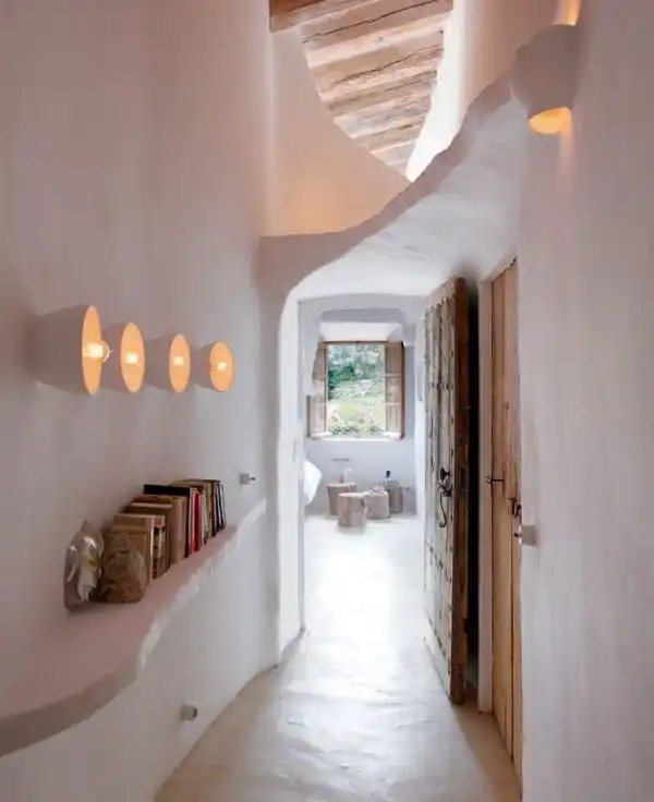 Costal feel cave house6