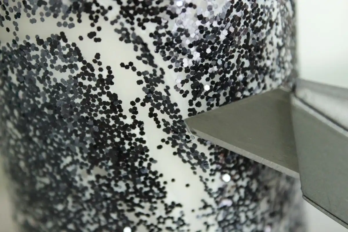 covered the entire candle in glitter