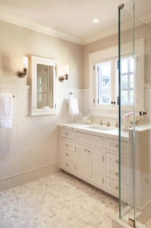 Cream and white bathroom color idea.