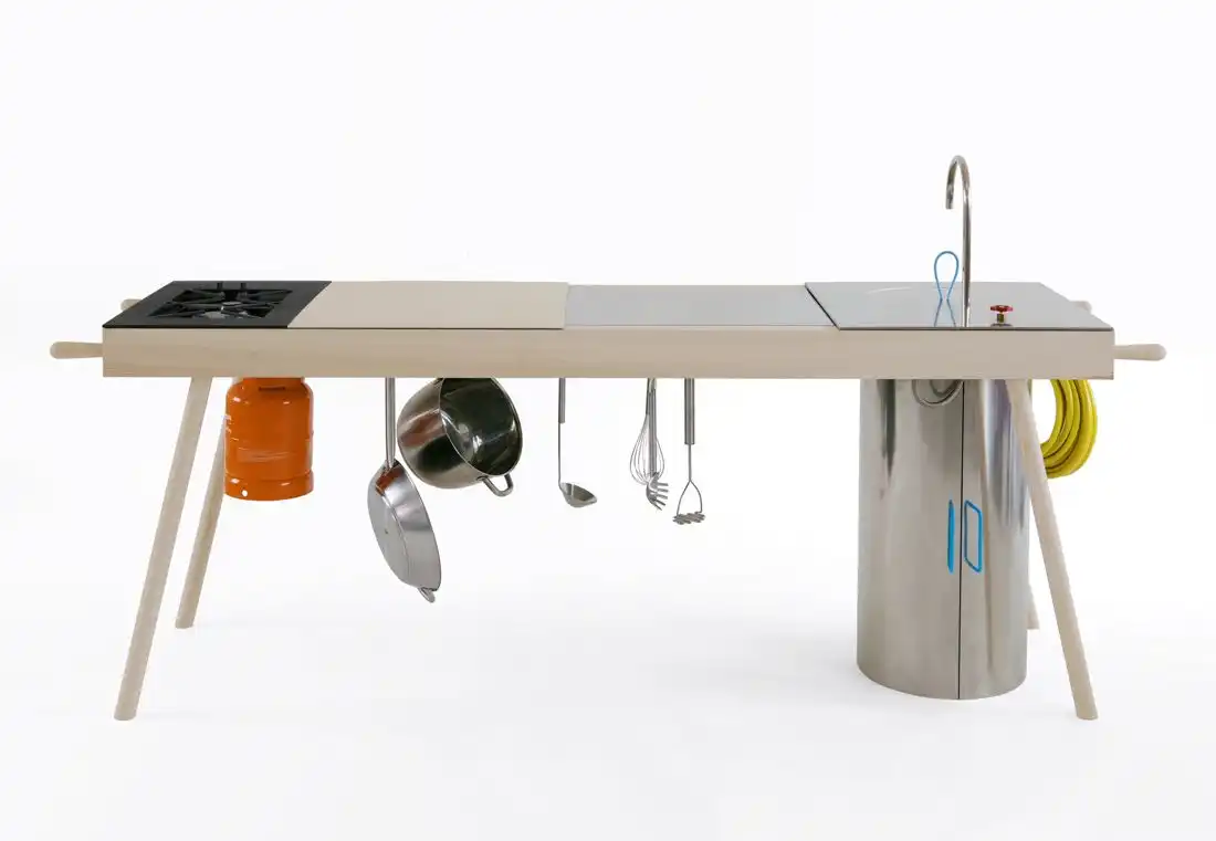 Critter mobile kitchen compact