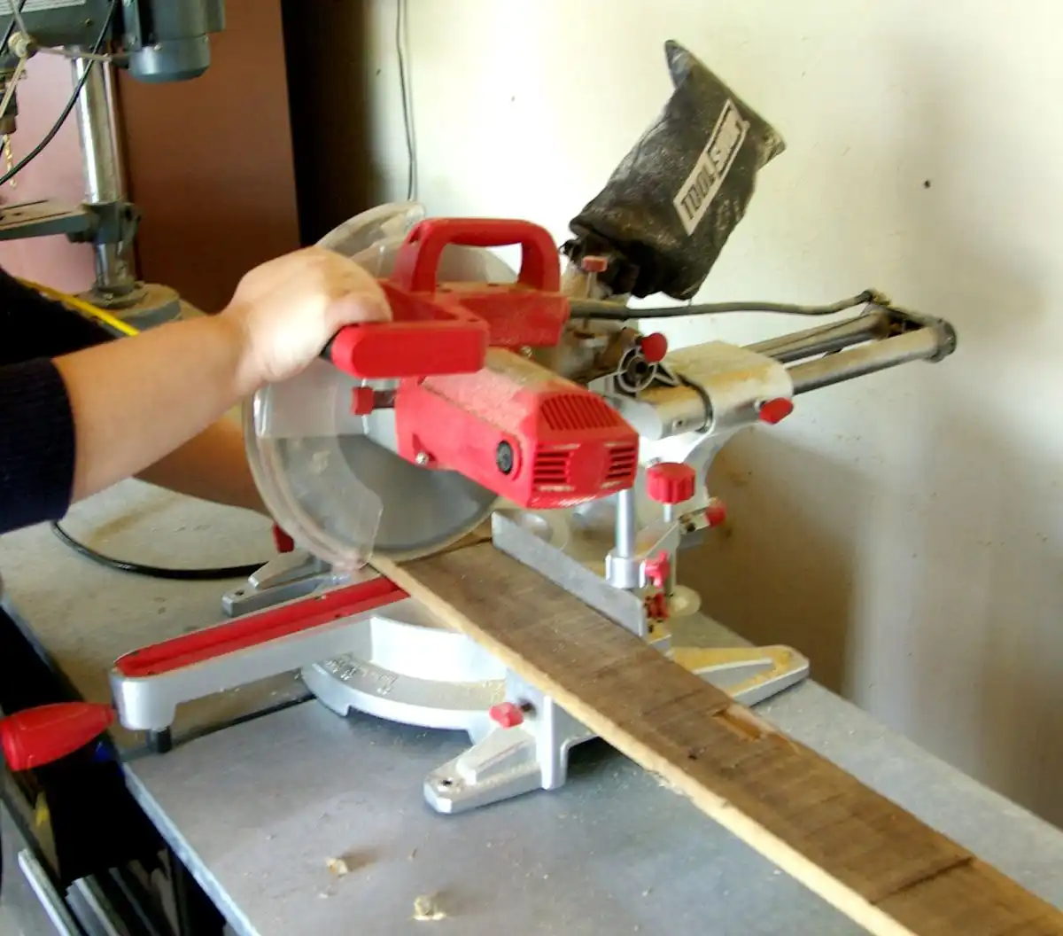 Cutting bench boards