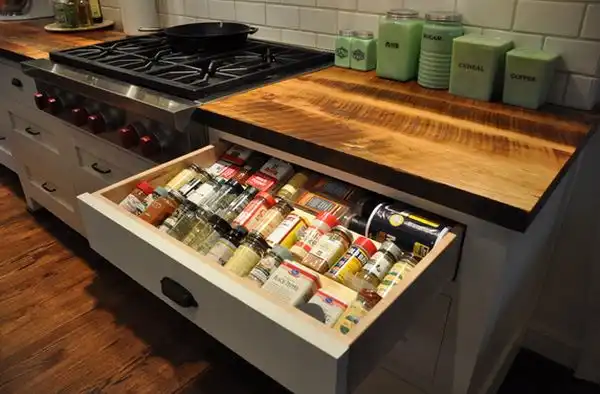 Dedicated spices drawer