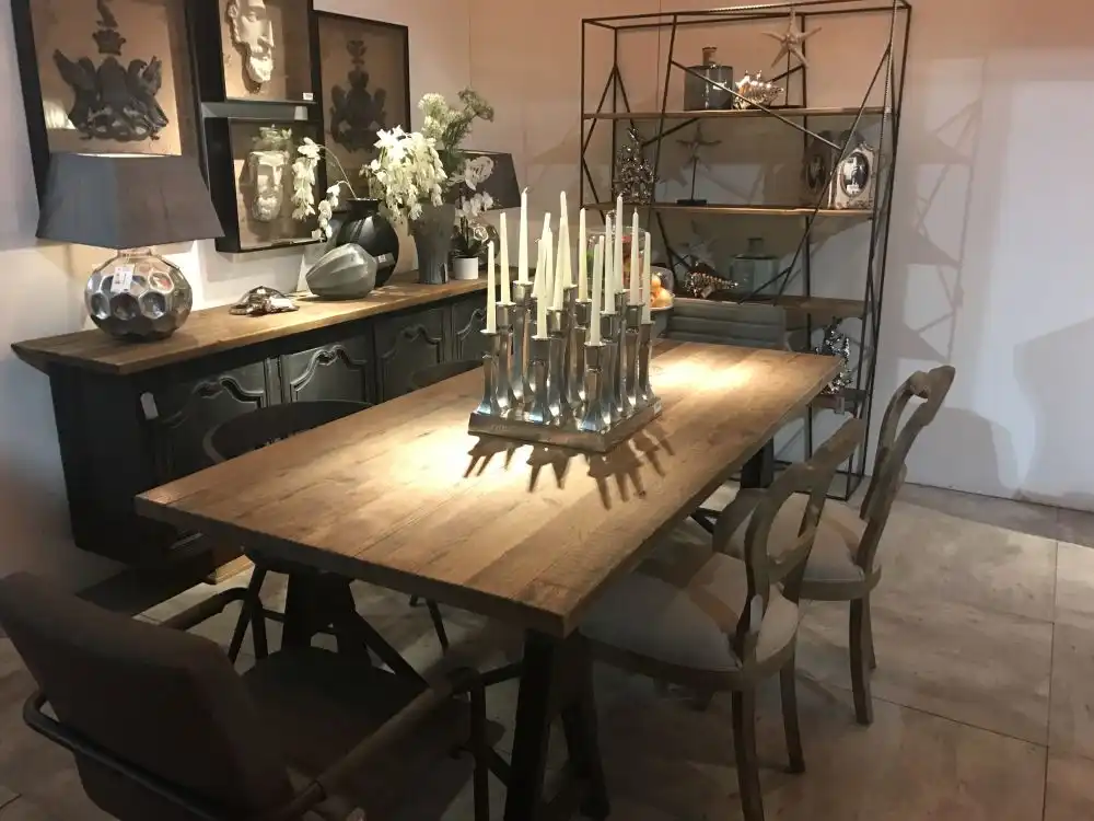 Set a cozy and romantic ambiance with the help of candles and accent lighting