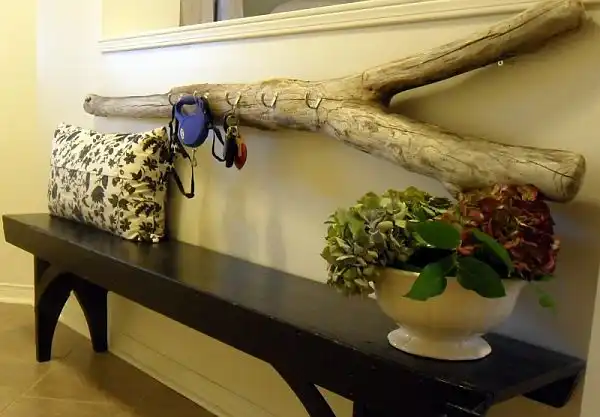 Diy driftwood key holder