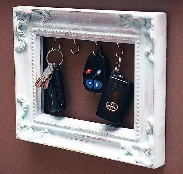 Top 15 DIY Key Holders & Racks For Your Home