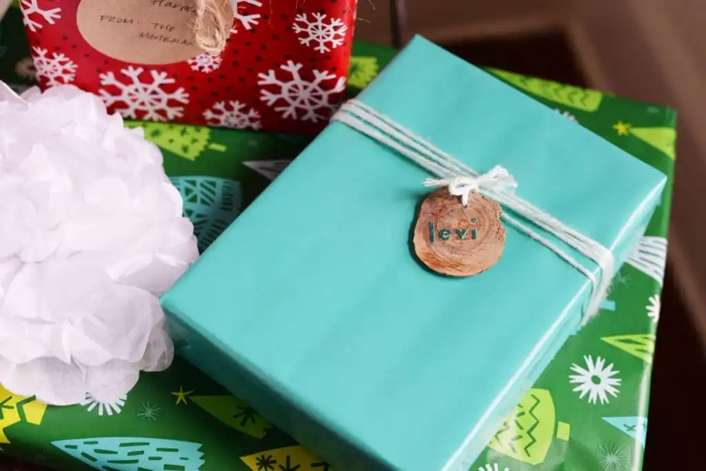 Diy wooden gift tag
