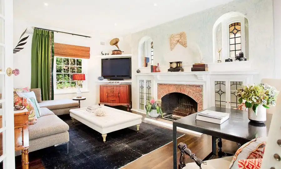 eclectic-decor-with-overdyed-rug
