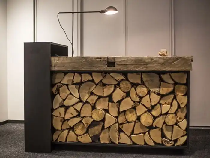 filling-a-reception-desk