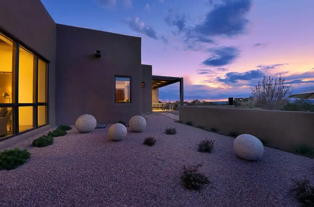 Flat landscape with round rocks 1024x675