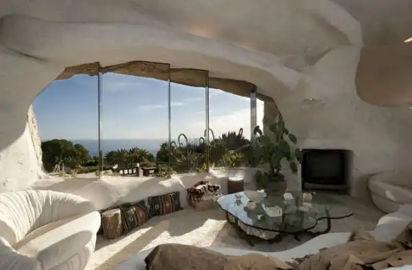 Flintstones style house1