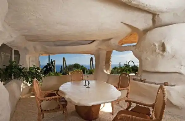 Flintstones style house4