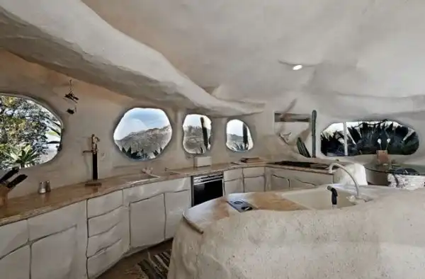 Flintstones style house7