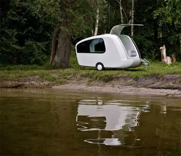 Floating caravan1