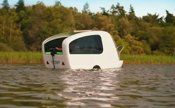 Floating caravan2