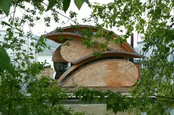 Floating house 2