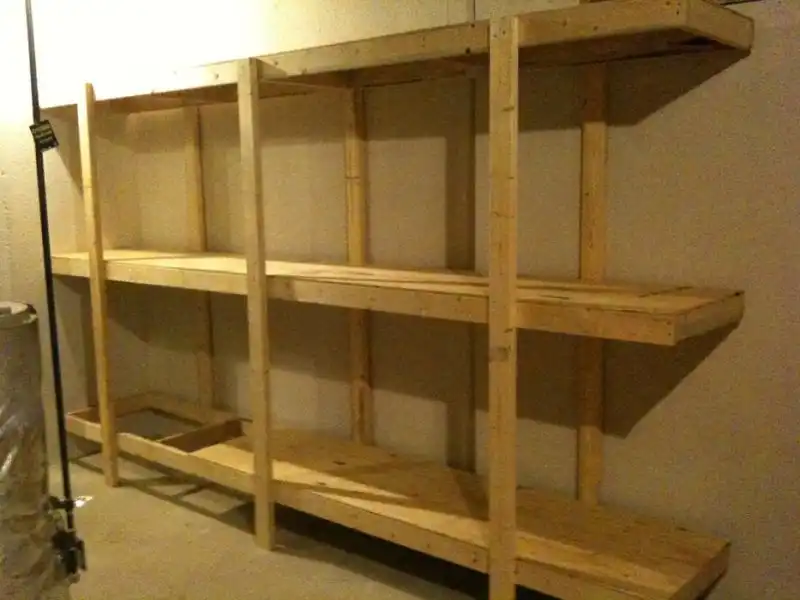 Freestanding shelving unit