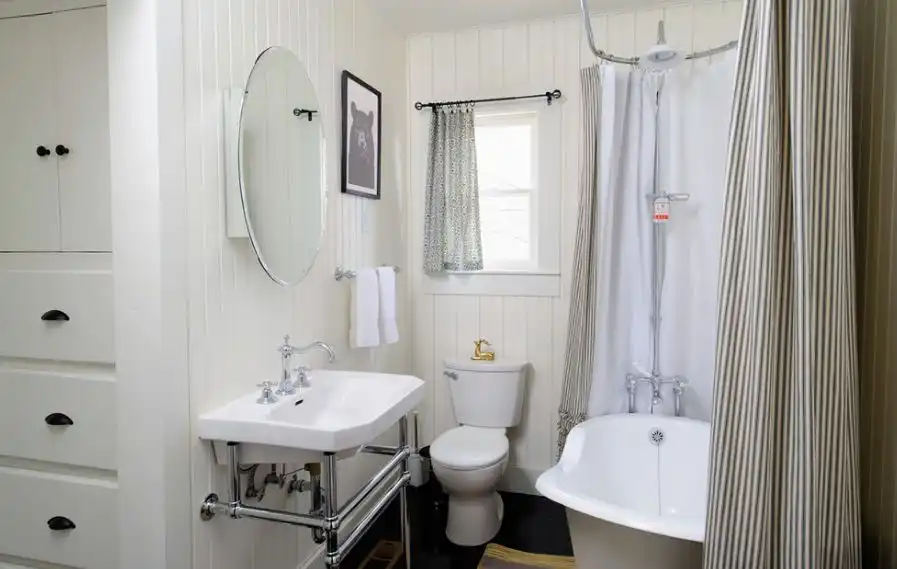 Freestanding tub striped curtain