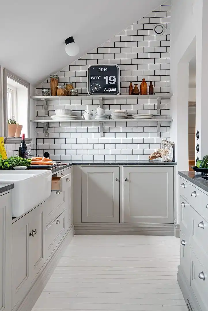 A Smooth Transition from Gray to White