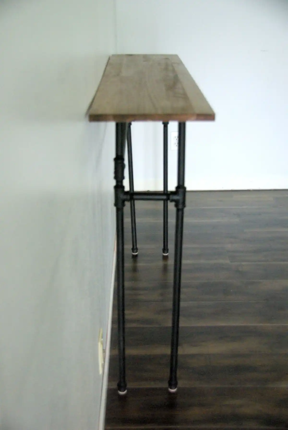 Galvanized pipe table narrow