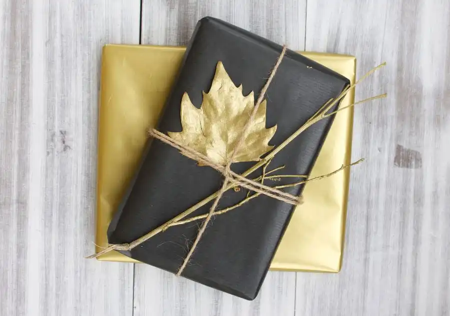 Geschenke in schwarz gold