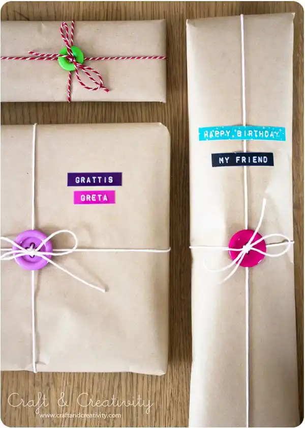 Gift wrapper with buttons