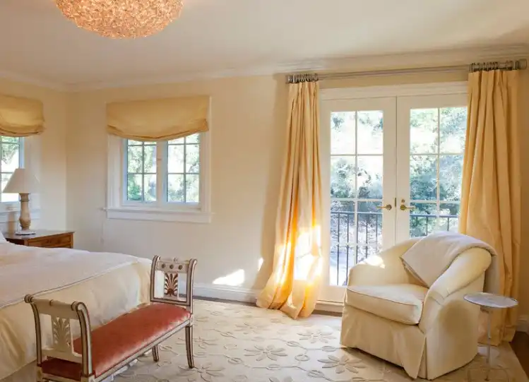 Golden glamour bedroom