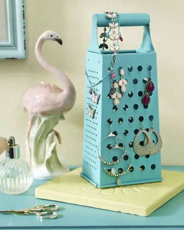 Grater jewelry display